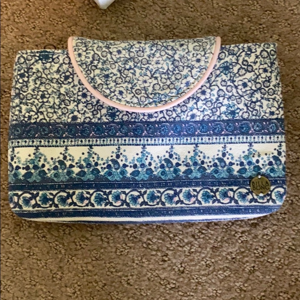 Billabong hand clutch